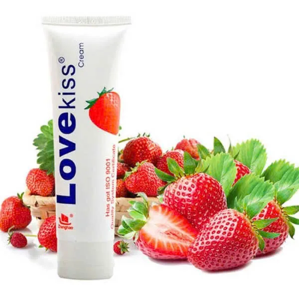 Cận cảnh tuýp gel bôi trơn hương dâu Love Kiss gốc nước Cận cảnh tuýp gel bôi trơn hương dâu Love Kiss gốc nước